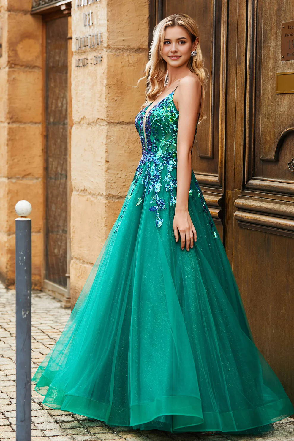 Sparkle Sequins Tulle A-Line Spaghetti Strap Plunging V-Neck Sleeveless Backless Retro Party Dress Hot Sale Prom Dresses